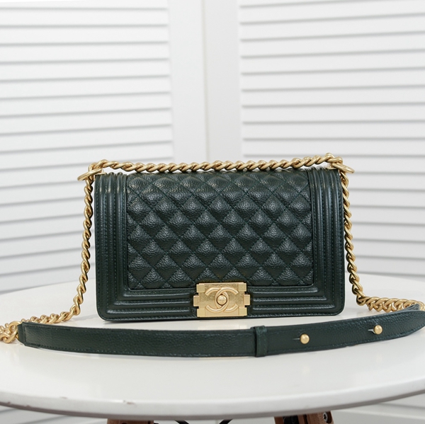 シャネルバッグ正面デザイン